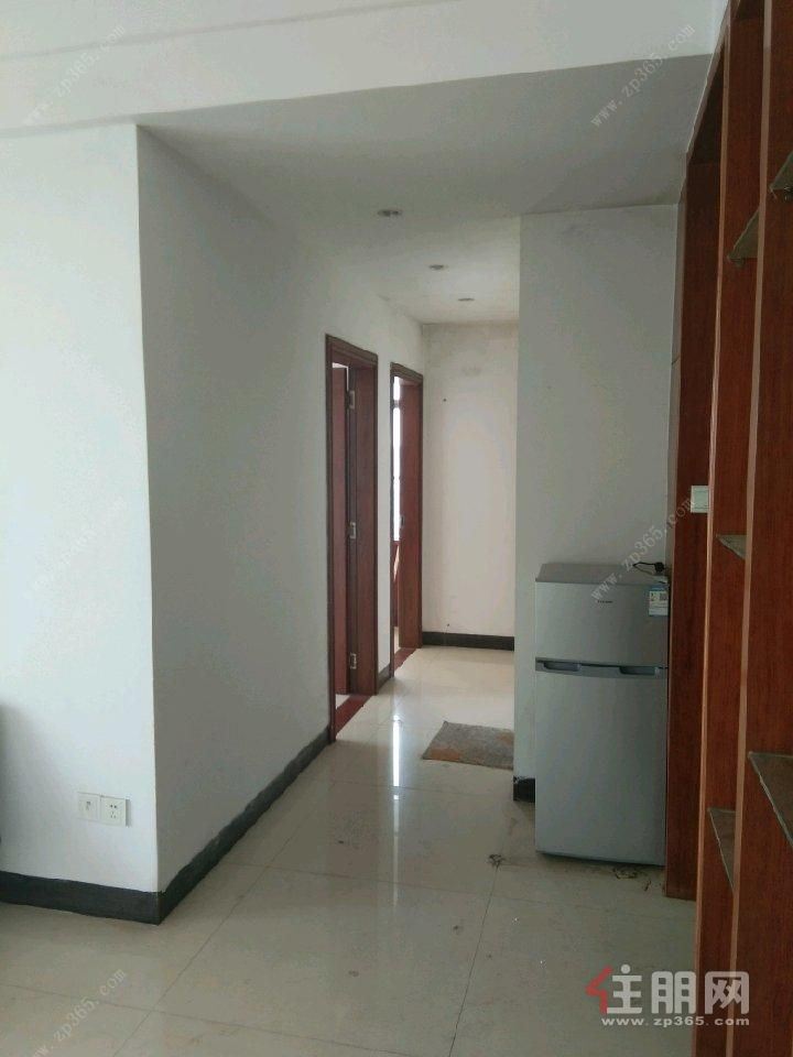 中银大厦 3室1厅1卫 广场对面