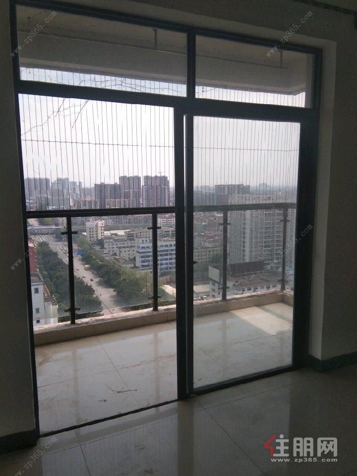 中银大厦 3室1厅1卫 广场对面