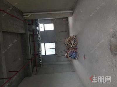 龙岗大道-超市旁展示面超好铺面出租，租金低