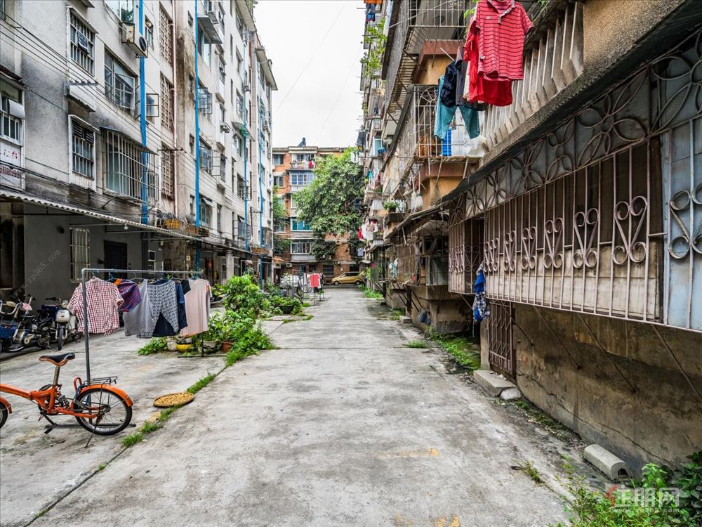 明秀路5号线 民印小区两房仅租1400元 拎包入住 交通方便