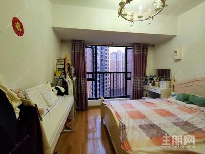 明秀东路，荣和山水绿城 精装配齐大四房 拎包入住 随时看房不收中借费