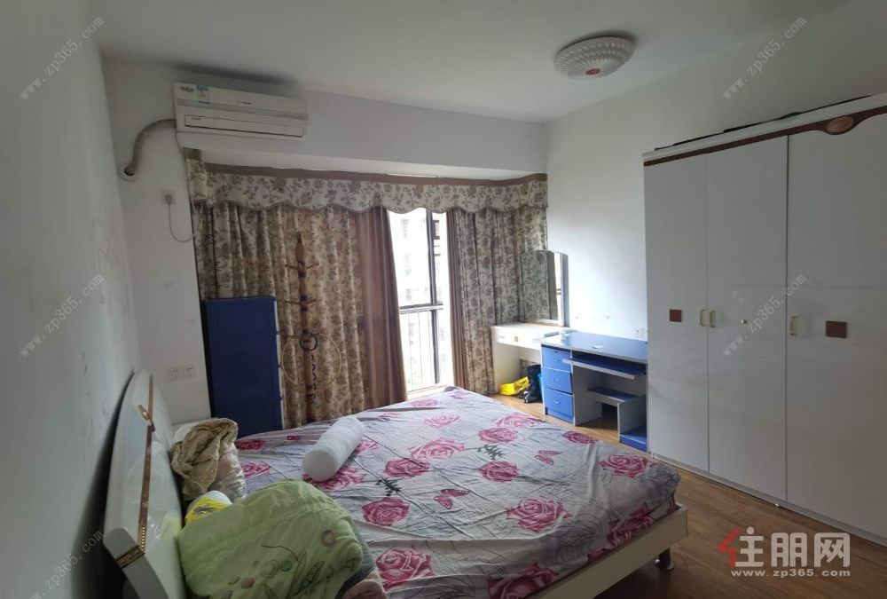 阳光城小区4房2厅2卫电梯房,配套齐全。