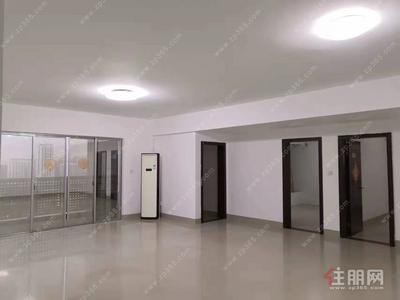 朝阳中心-中华路兴华苑：朝阳商圈。交通便利，户型方正，商住两用