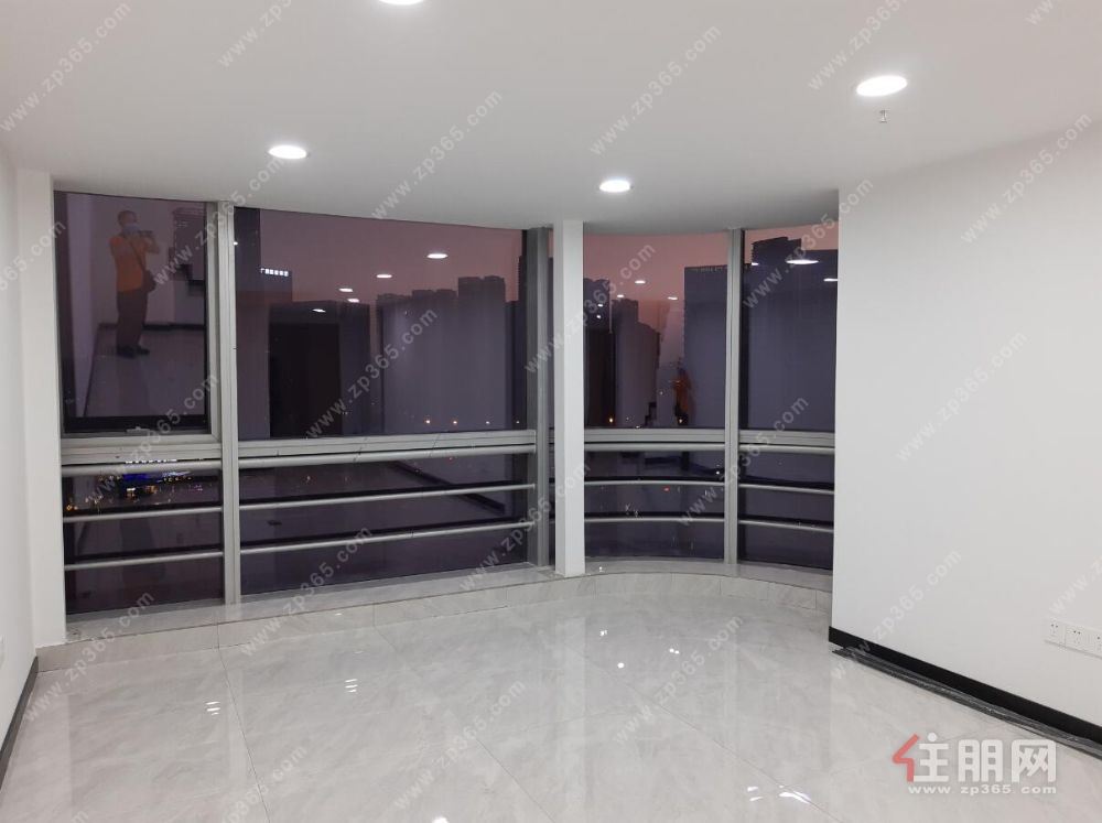 五象总部基地富雅国际生活区办公用房61平米Loft