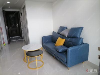 良庆镇-五象新区总部基地天誉城loft一房 配齐租1600 独立阳台