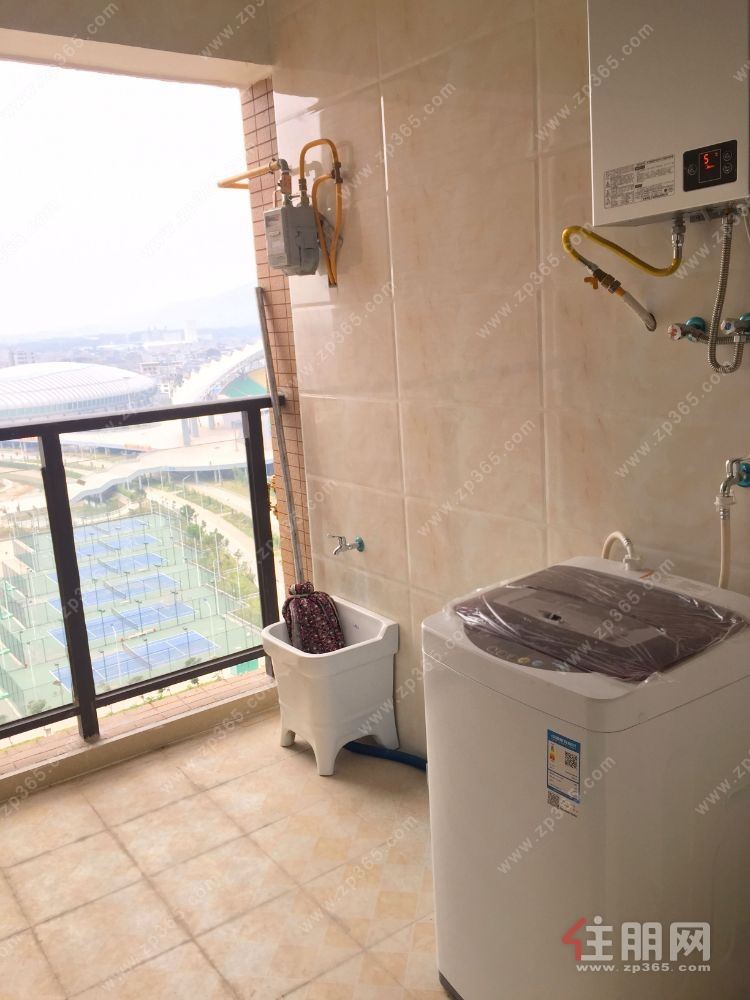 华泰官邸3房2厅2卫,配套齐全,拎包入住,相邻体育中心。非诚勿扰!