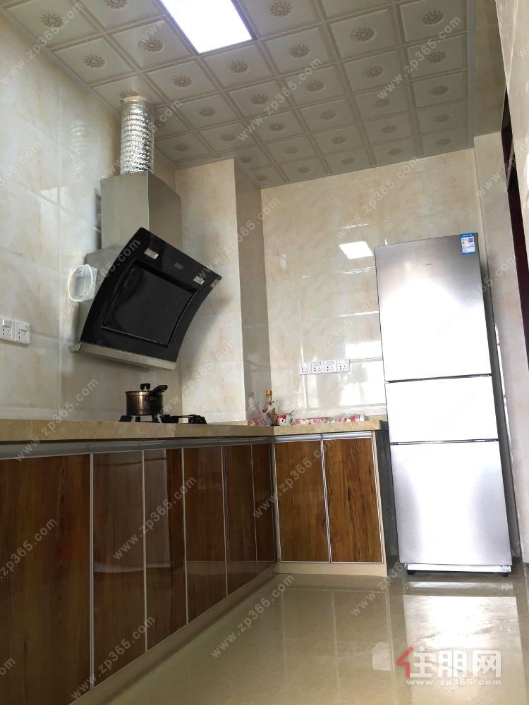 华泰官邸3房2厅2卫,配套齐全,拎包入住,相邻体育中心。非诚勿扰!