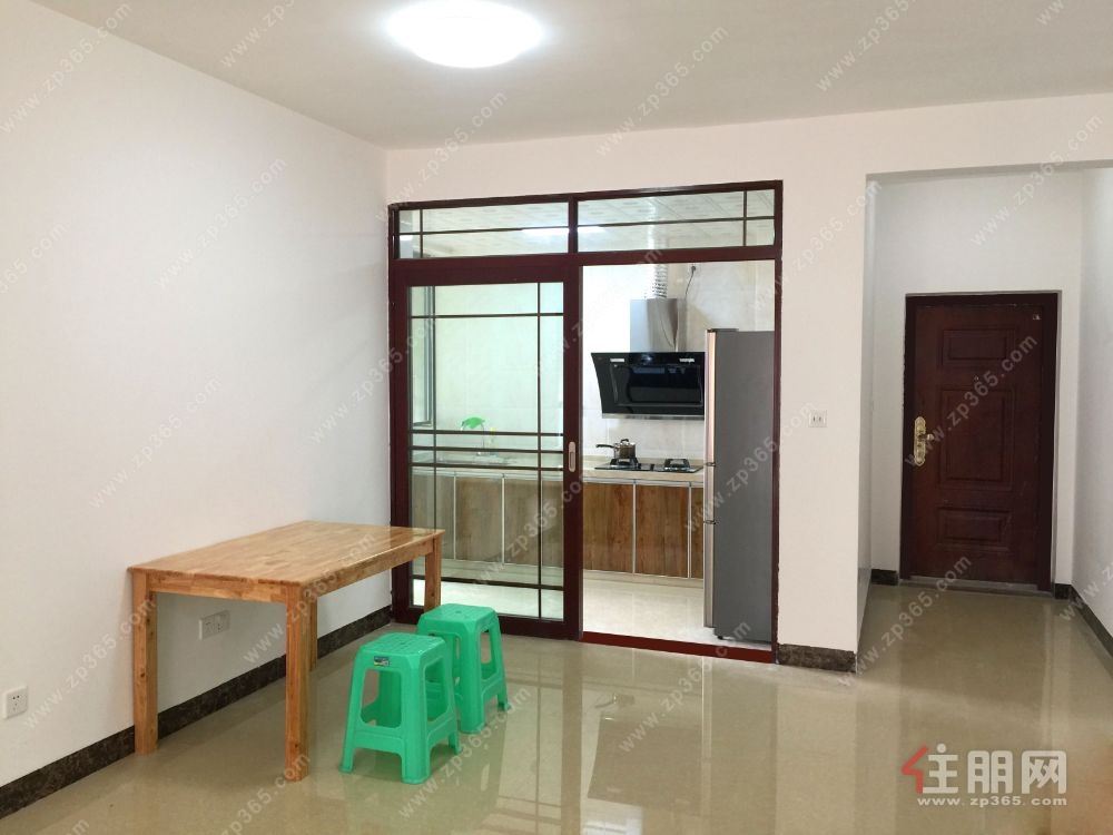 华泰官邸3房2厅2卫,配套齐全,拎包入住,相邻体育中心。非诚勿扰!