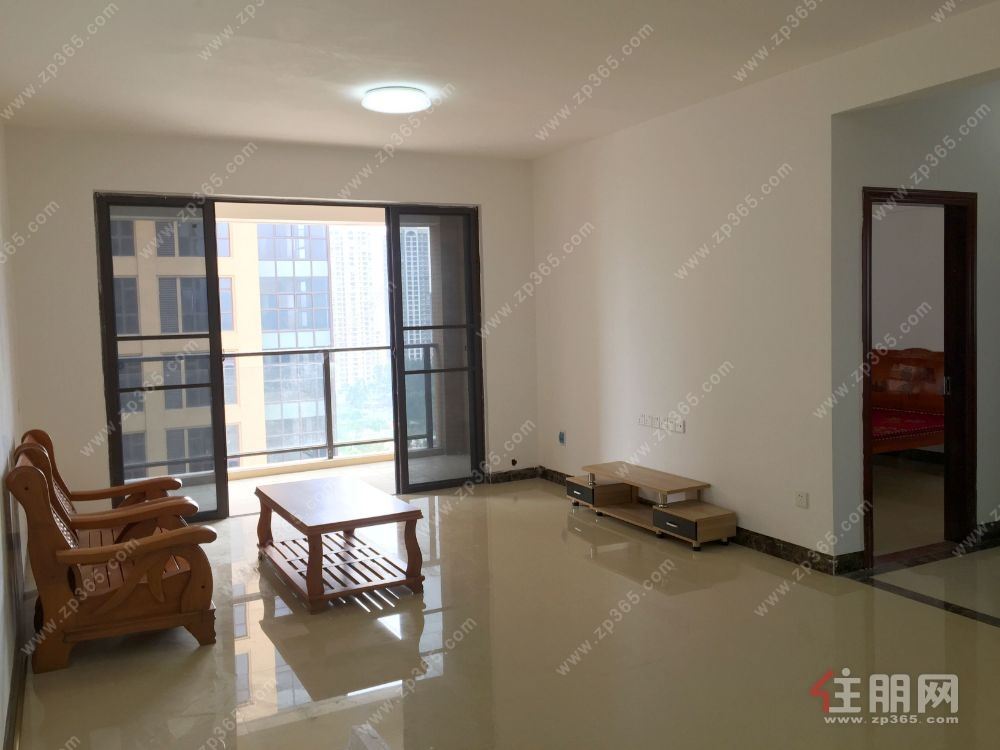 华泰官邸3房2厅2卫,配套齐全,拎包入住,相邻体育中心。非诚勿扰!