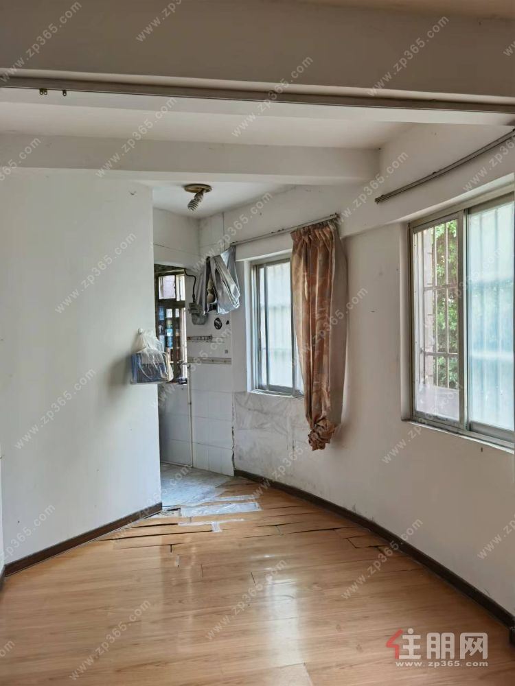 单间配套一房一厅一卫一阳台出租