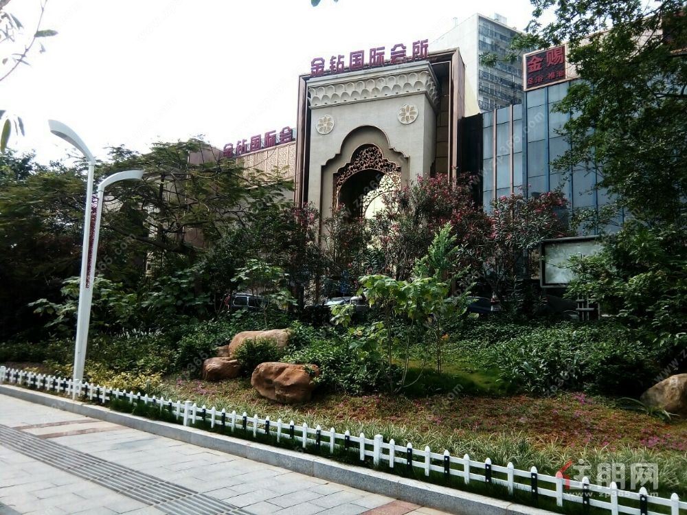 翡翠园,刚装修好,143平米大三房