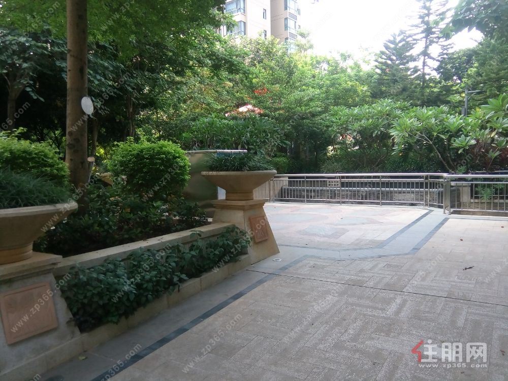 翡翠园,刚装修好,143平米大三房