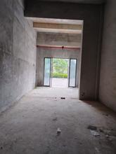 南宁三中五象校区对面彰泰府65平门面出租