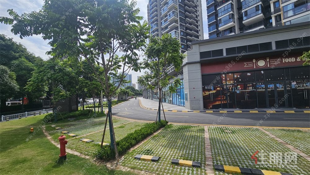 荣和伍壹大道一期临街现铺出租 113号75.37㎡,60-100元/㎡/月