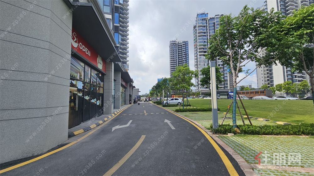 荣和伍壹大道一期临街现铺出租 102号80.52㎡,60-100元/㎡/月