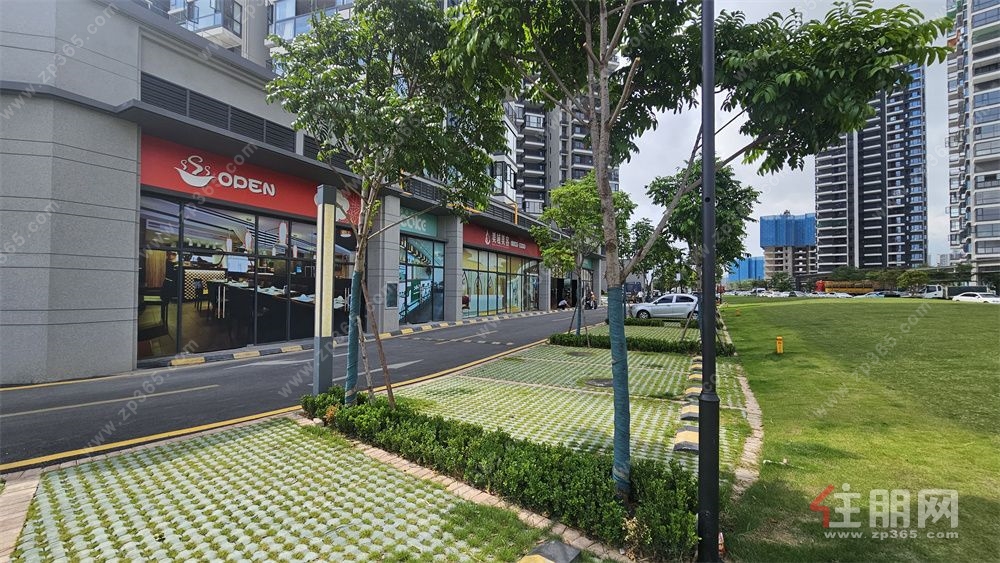 荣和伍壹大道一期临街现铺出租 111号38.23㎡,60-100元/㎡/月