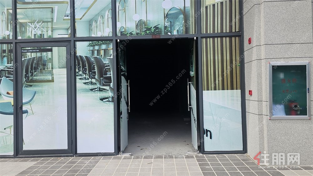 荣和伍壹大道一期临街现铺出租 111号38.23㎡,60-100元/㎡/月