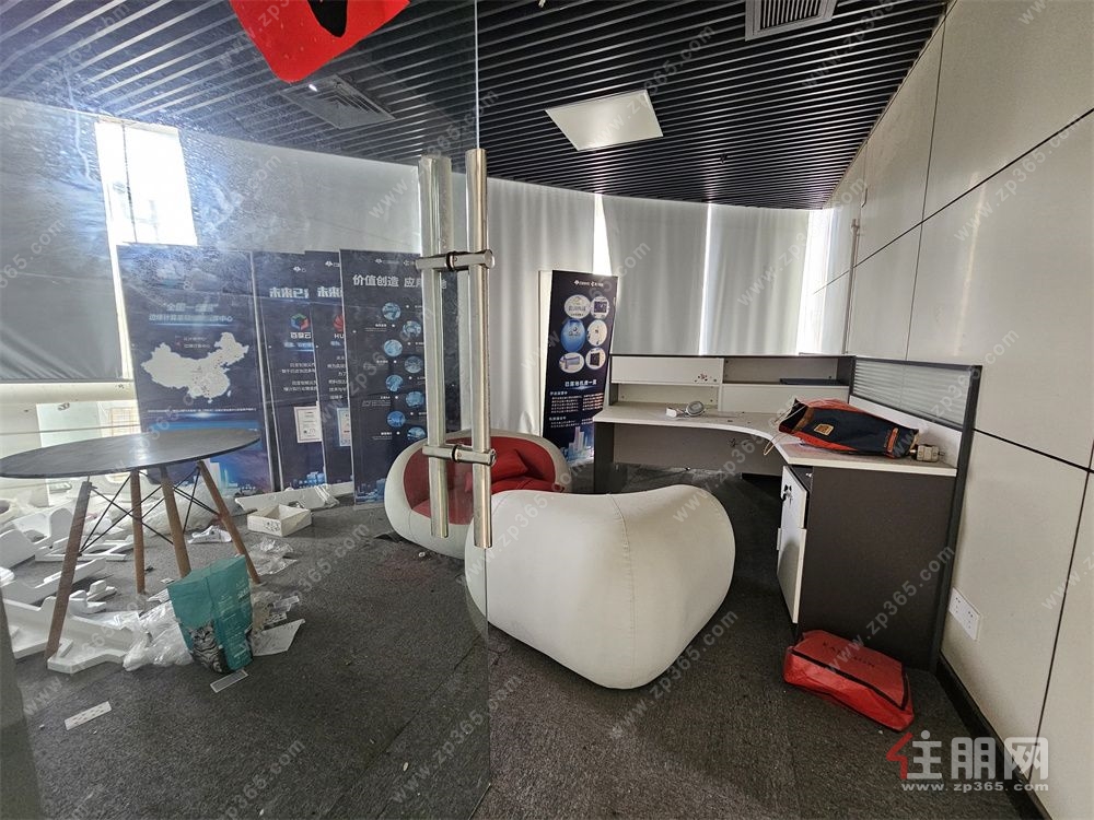 地铁直达+东盟旁,荣和山水美地原售楼中心二层出租!48.44㎡办公楼