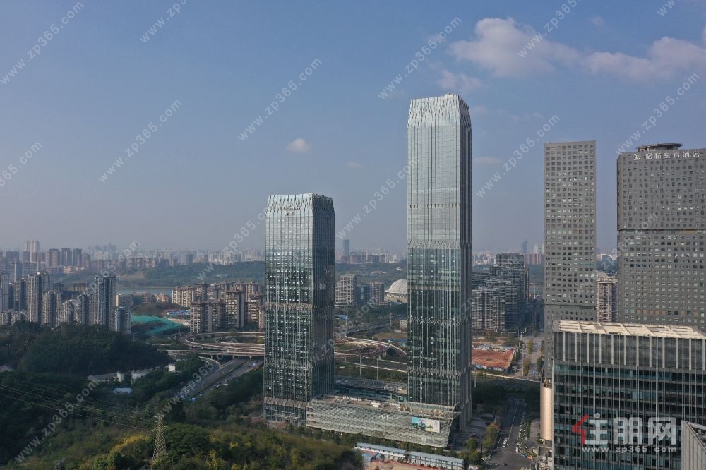 五象头排120平复式、配齐家具4+1格局24小时空调、