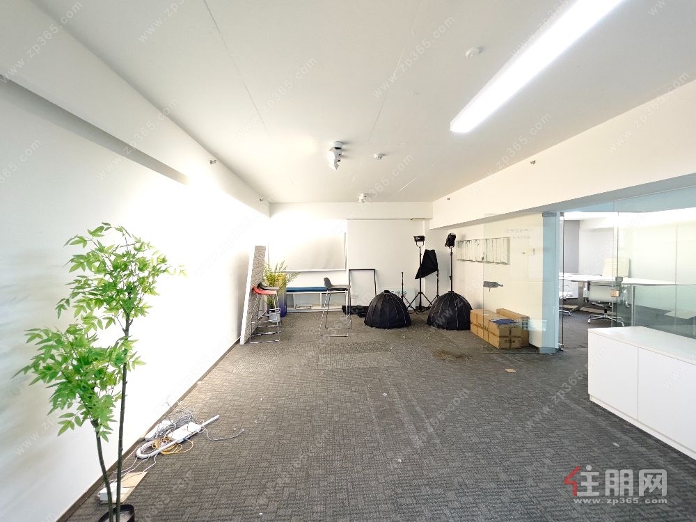 复式450平、租一层用两层、物业费便宜24小时空调、使用率高、南宁万科大厦
