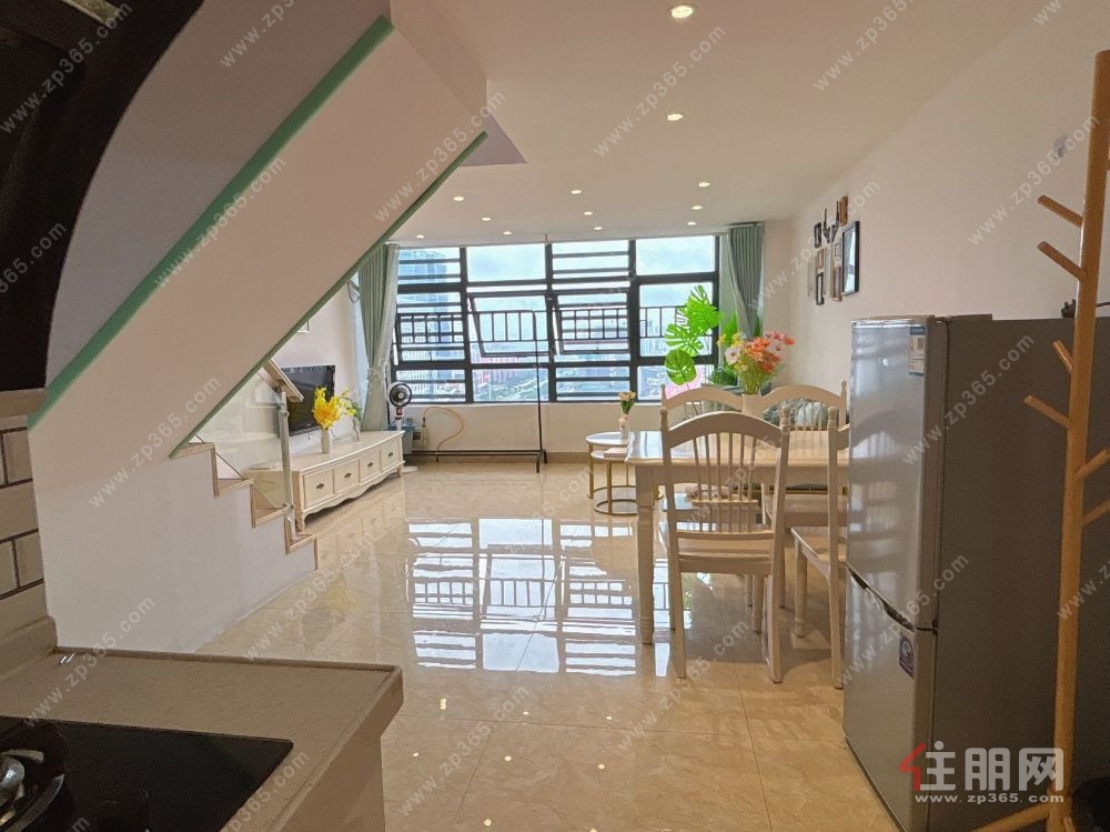 雅典国际新装修两房一厅 高层视野开阔,交通便利 地铁一号线300米 3个月起租