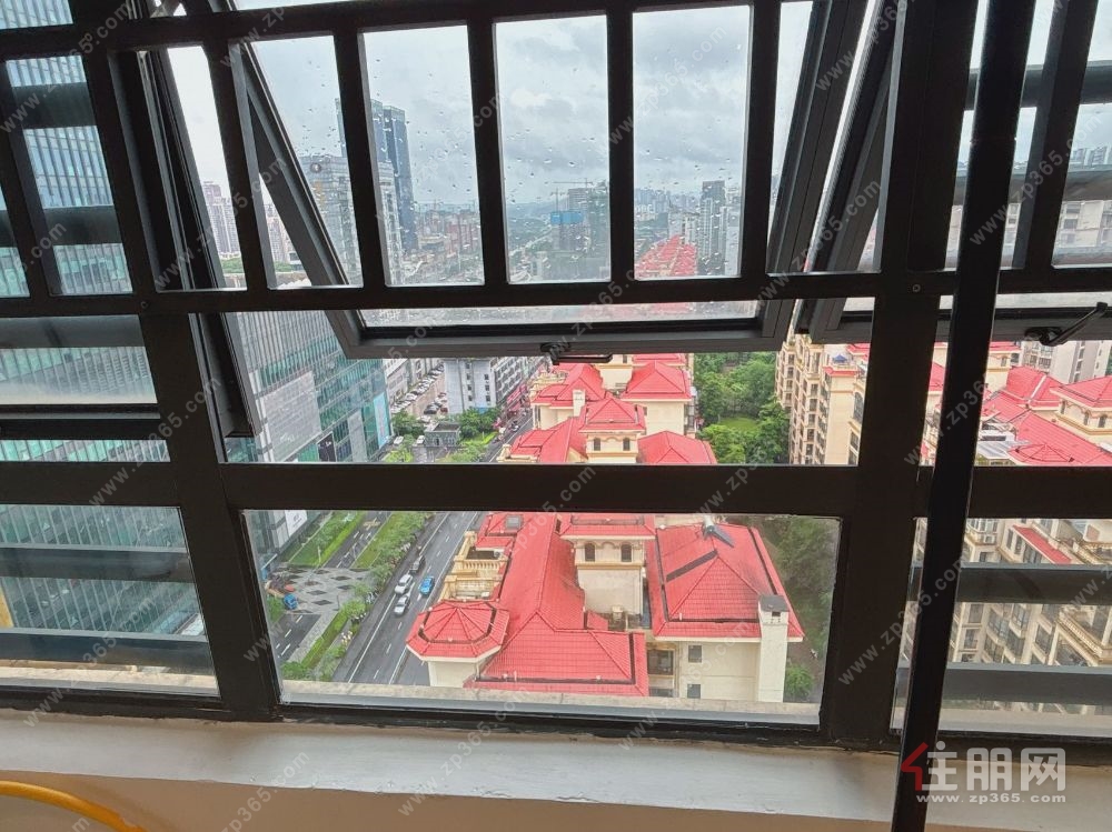 雅典国际新装修两房一厅 高层视野开阔,交通便利 地铁一号线300米 3个月起租