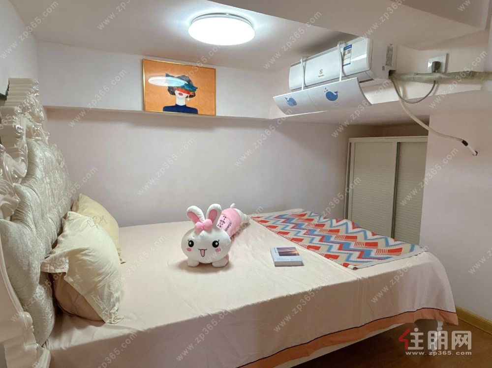 雅典国际新装修两房一厅 高层视野开阔,交通便利 地铁一号线300米 3个月起租