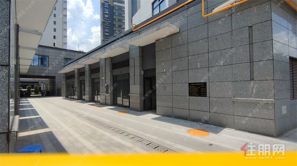 地铁 3 号线零距离！青湖苑92㎡地铁口临街旺铺火热出租
