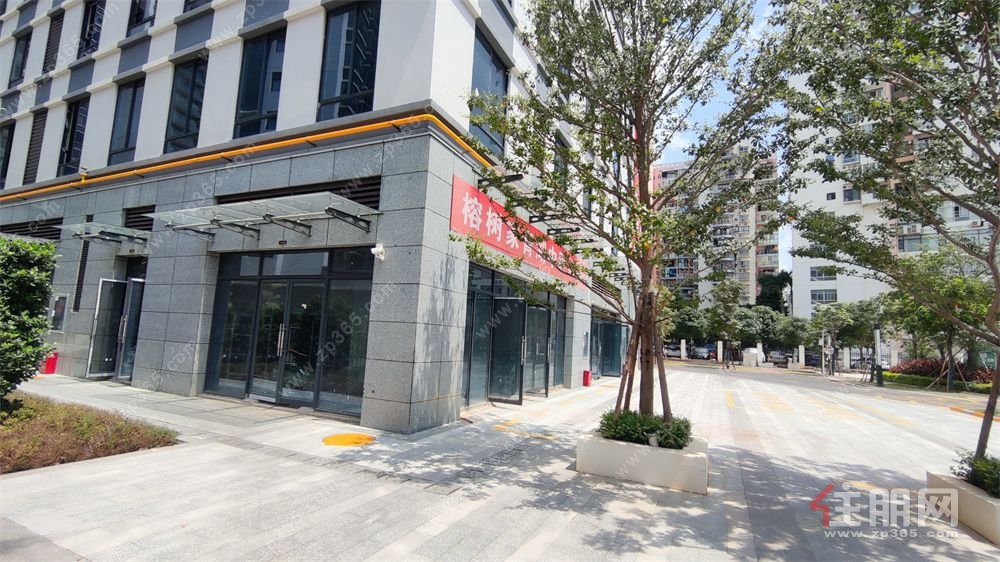 地铁 3 号线零距离！青湖苑92㎡地铁口临街旺铺火热出租