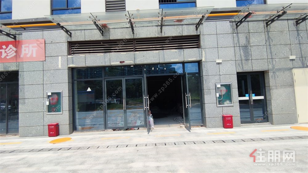 地铁 3 号线零距离！青湖苑92㎡地铁口临街旺铺火热出租
