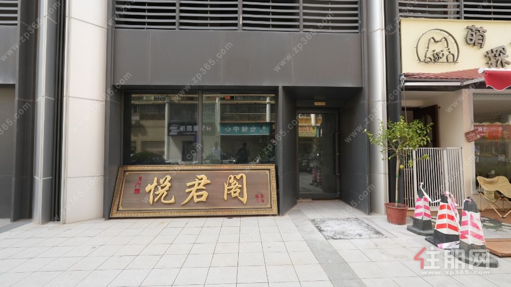 中国铁建西派御江滨江底商，一楼临街现铺直租无转让费