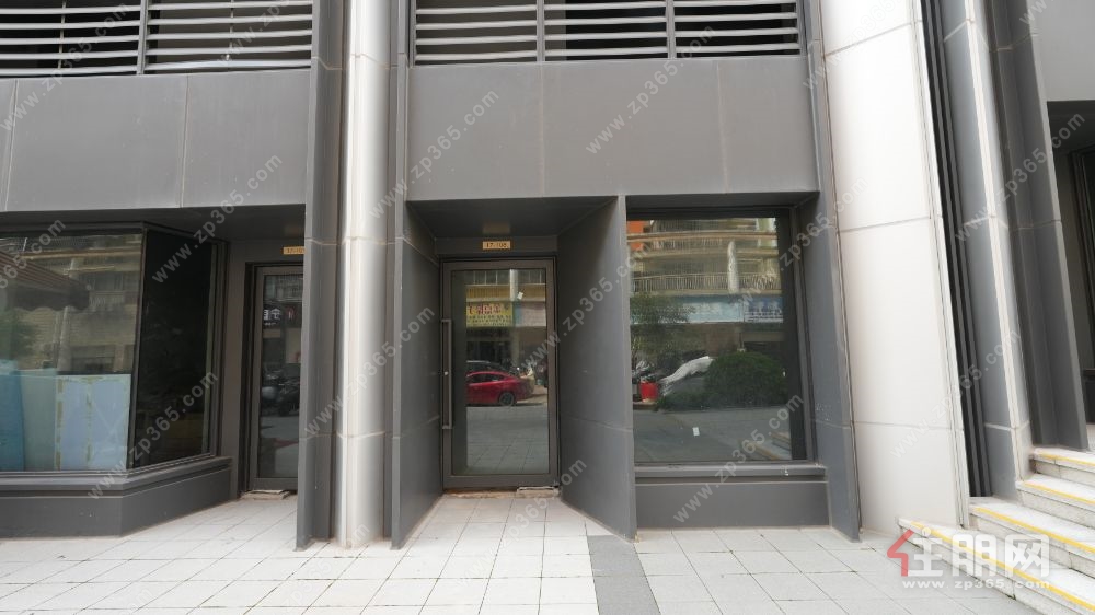 中国铁建西派御江滨江底商，一楼临街现铺直租无转让费