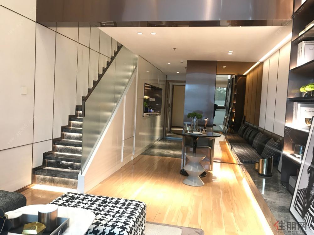 五象新区总部基地(阳光城时代中心)loft复式楼公寓 地铁口