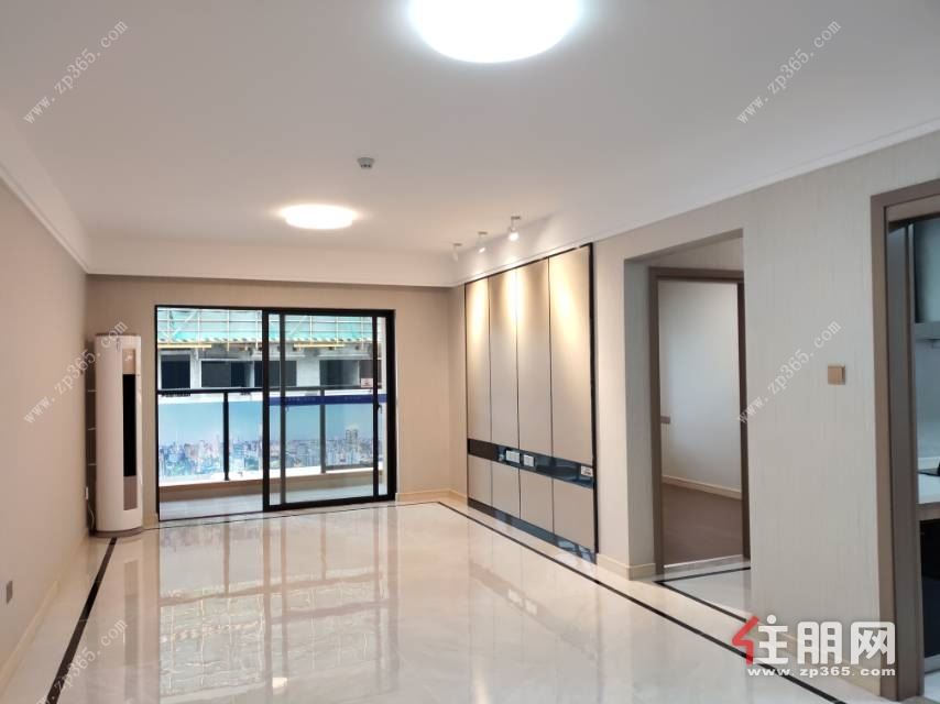 鑫邦华府·北湖老城区 · 地铁口