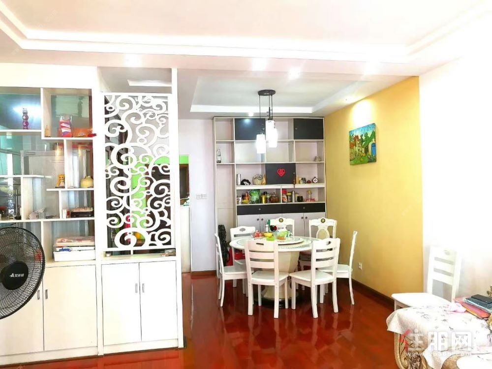 地铁1号线 琅东站 莱茵湖畔 118平 方正3+1户型