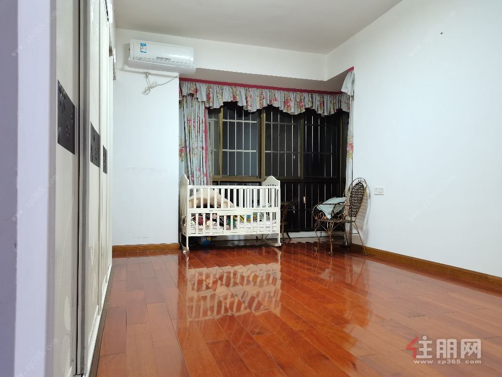 地铁1号线 琅东站 莱茵湖畔 118平 方正3+1户型