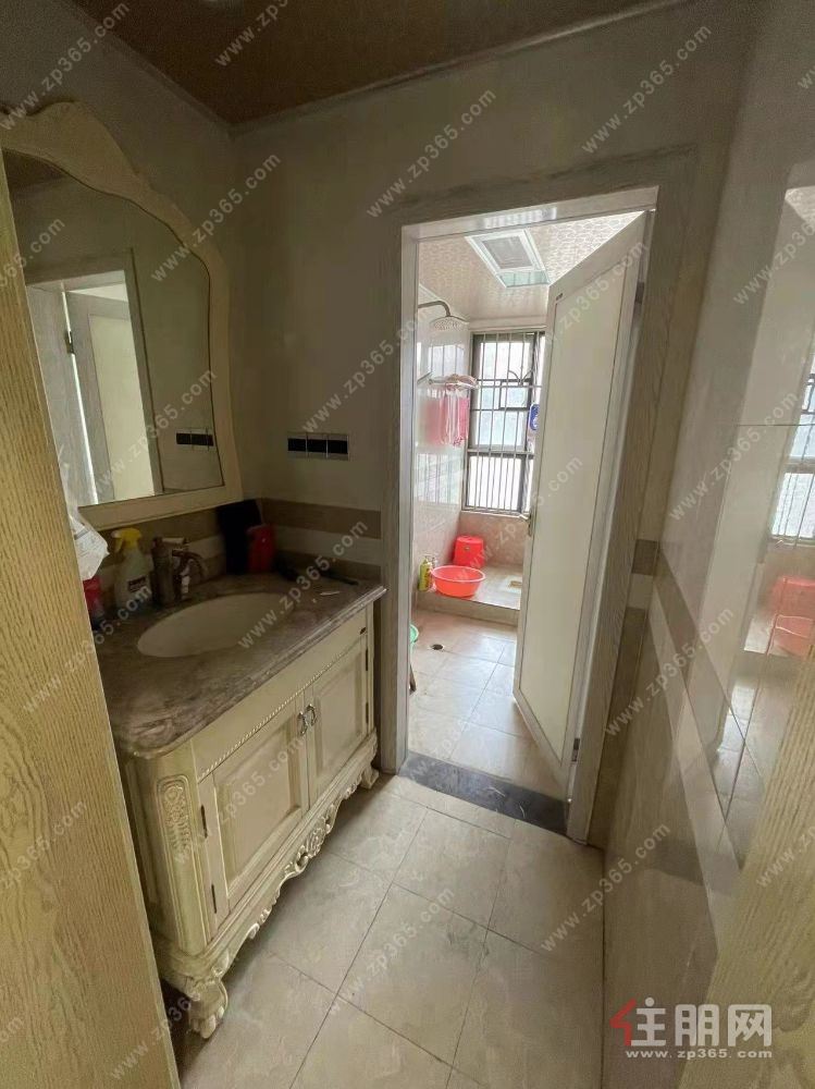 荣和山水绿城114平满五**总价102万业主净收