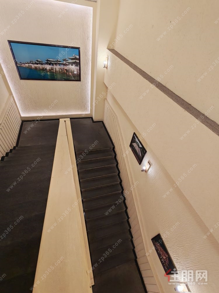 东盟商务区商业核心2楼商铺  559平实用660平800万  带3万/月租约