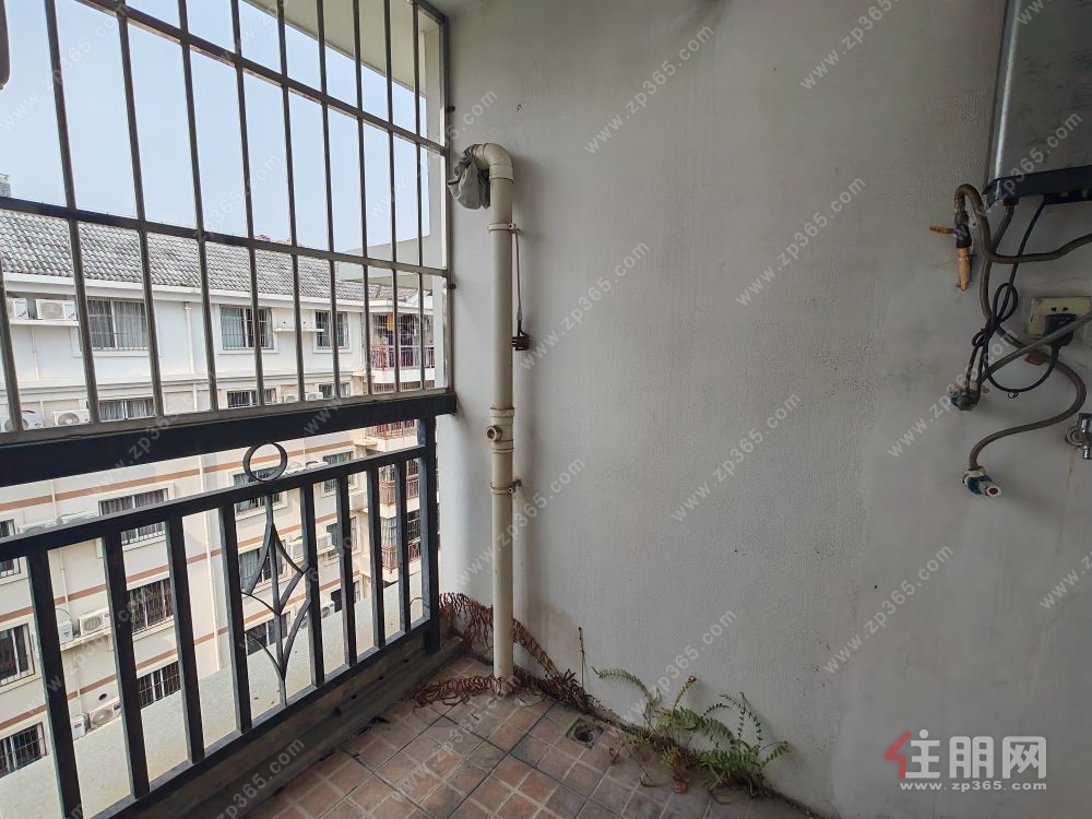 凤岭北核心位置单位房带阁楼3房  环境清静  临近会展航洋城  万象城等  凤翔书包