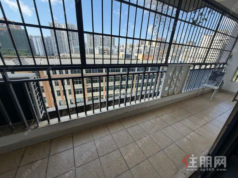 信地伴云居3房2厅2卫凤岭南优质住宅仅149万