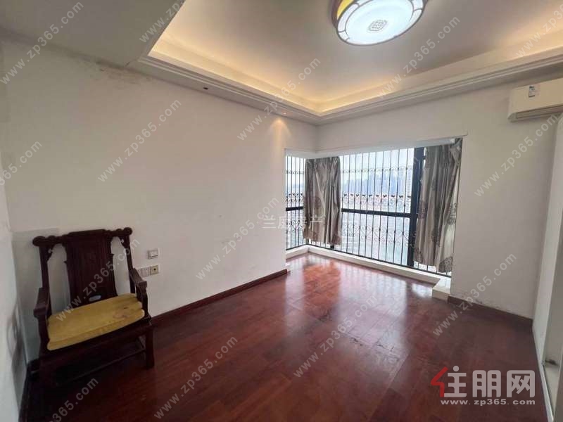 信地伴云居凤岭南3房2厅2卫1厨1阳台127平仅155万