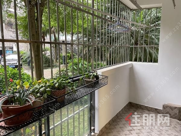 万正鸣翠谷2房1厅  1楼接地  养护好