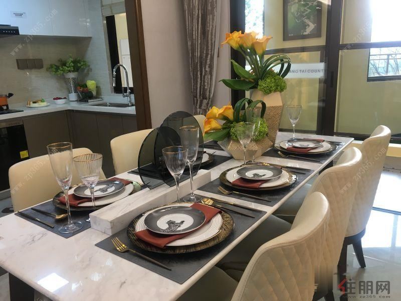 五象湖南(彰泰郡)3号地铁口赠送大面积公摊抵