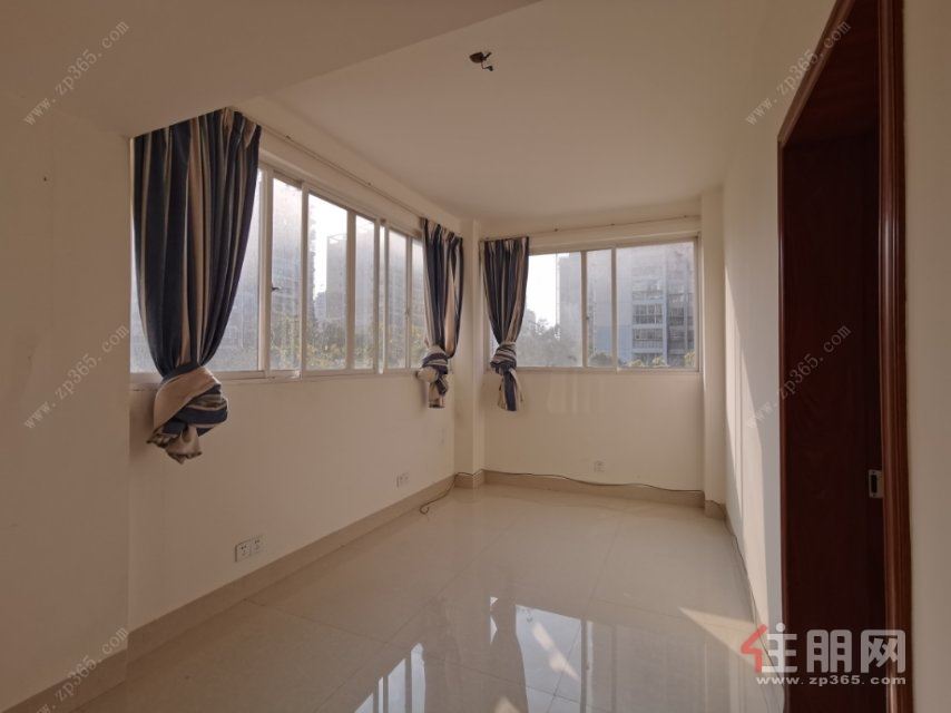 仙葫大道旁,120平大三房,仅售120万