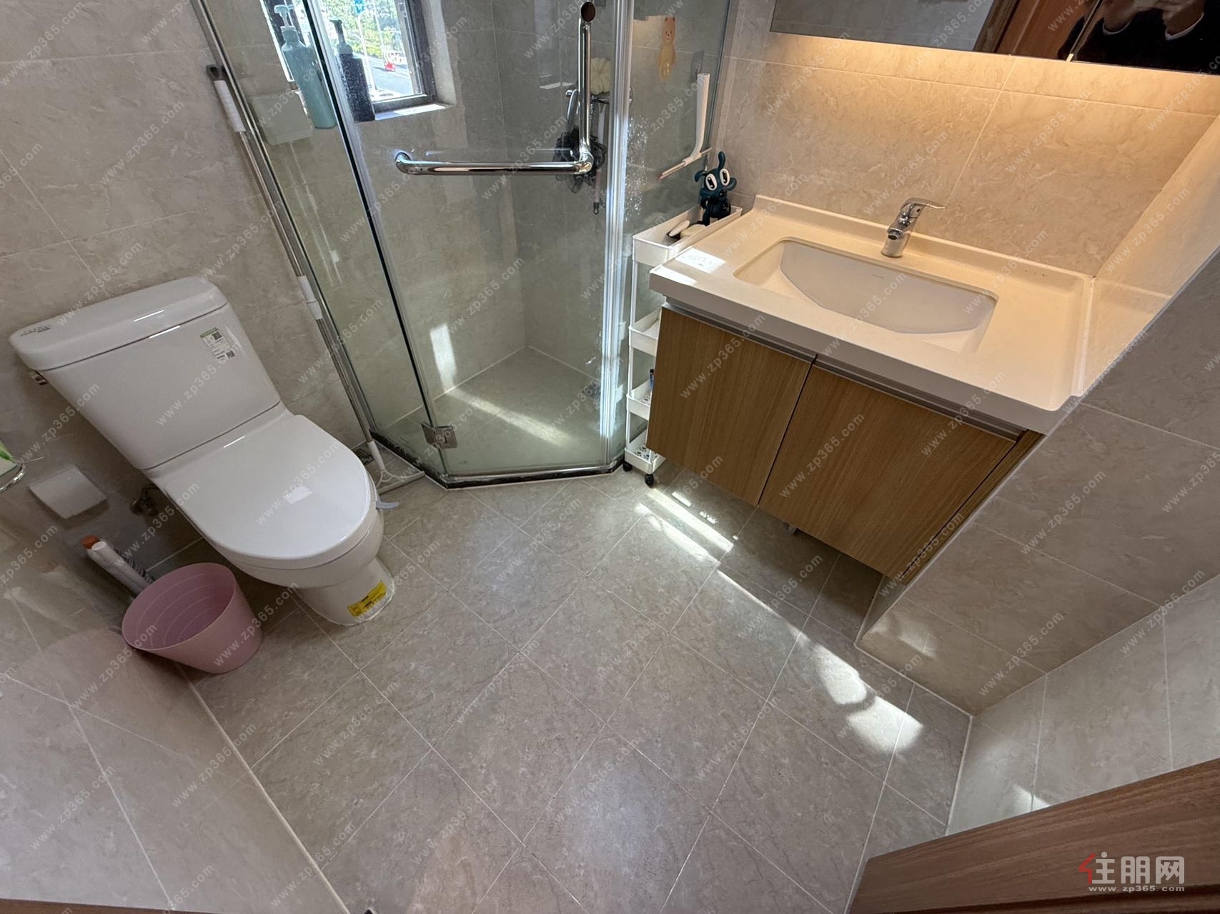 相思小镇旁精装三房,保养新,密码看房