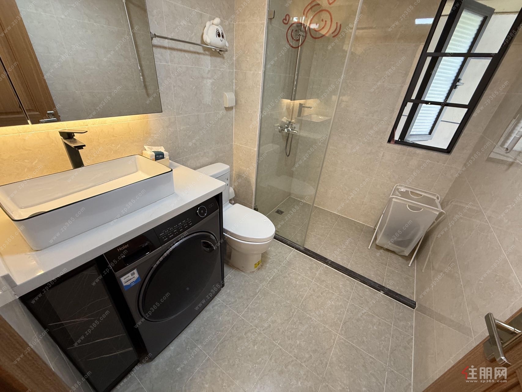 相思小镇旁精装三房,保养新,密码看房