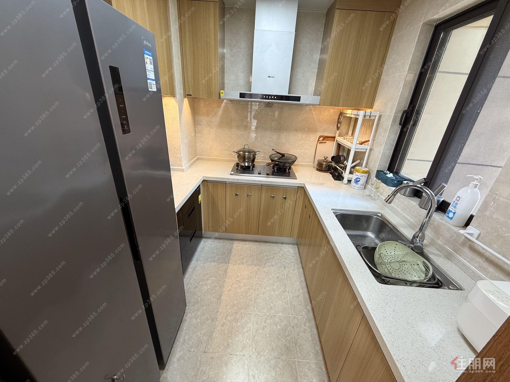 相思小镇旁精装三房,保养新,密码看房