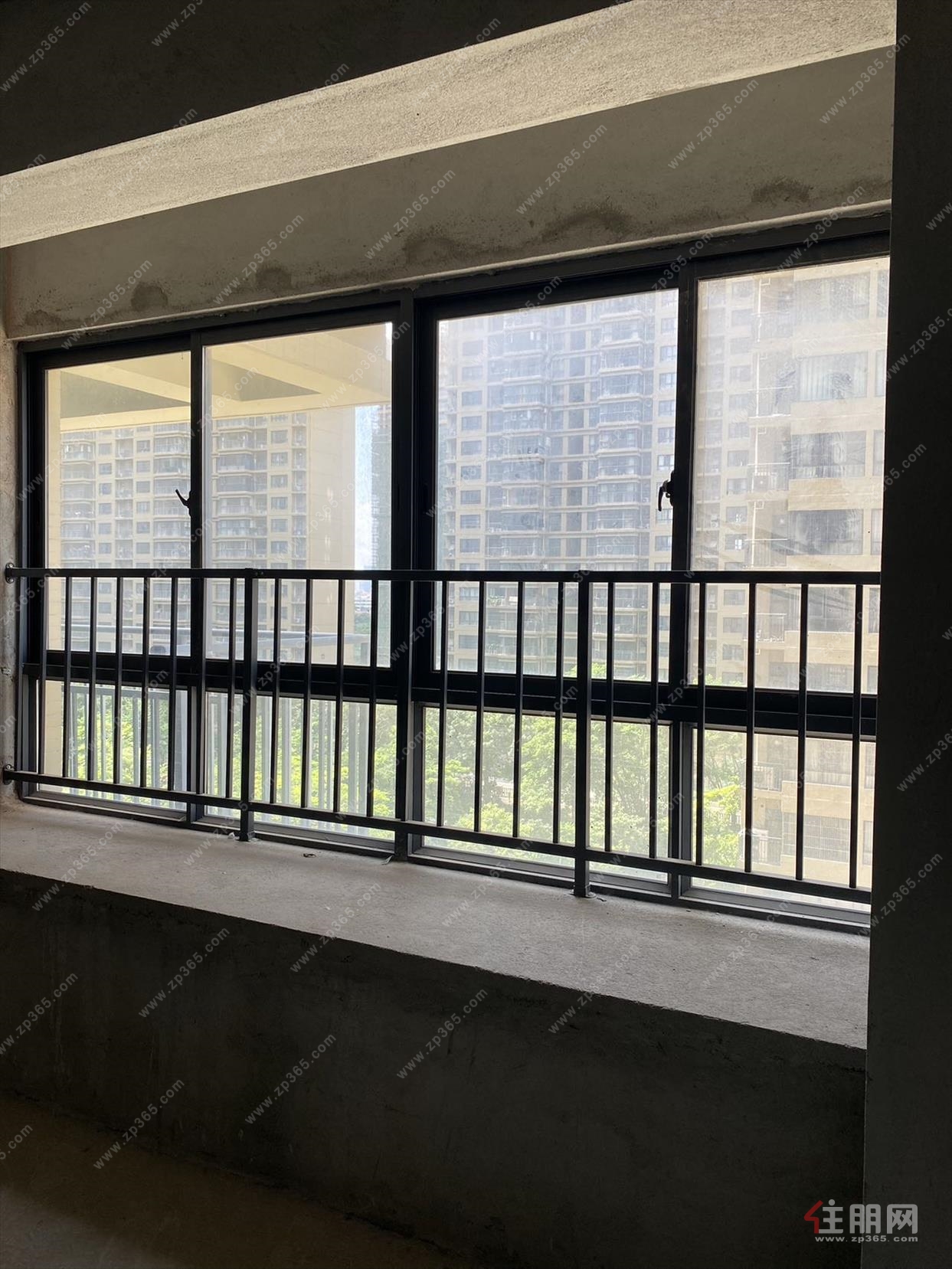 爱丽嘉园8楼朝南看花园 112㎡毛坯大三