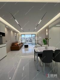 港宁小学附近精装修，三房两厅两卫