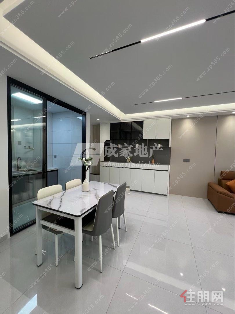 港宁小学附近精装修，三房两厅两卫